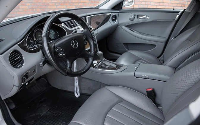 Mercedes-Benz CLS cena 61900 przebieg: 238003, rok produkcji 2004 z Lędziny małe 277